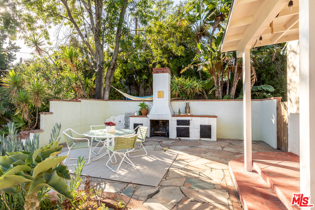 3895 Fredonia Dr