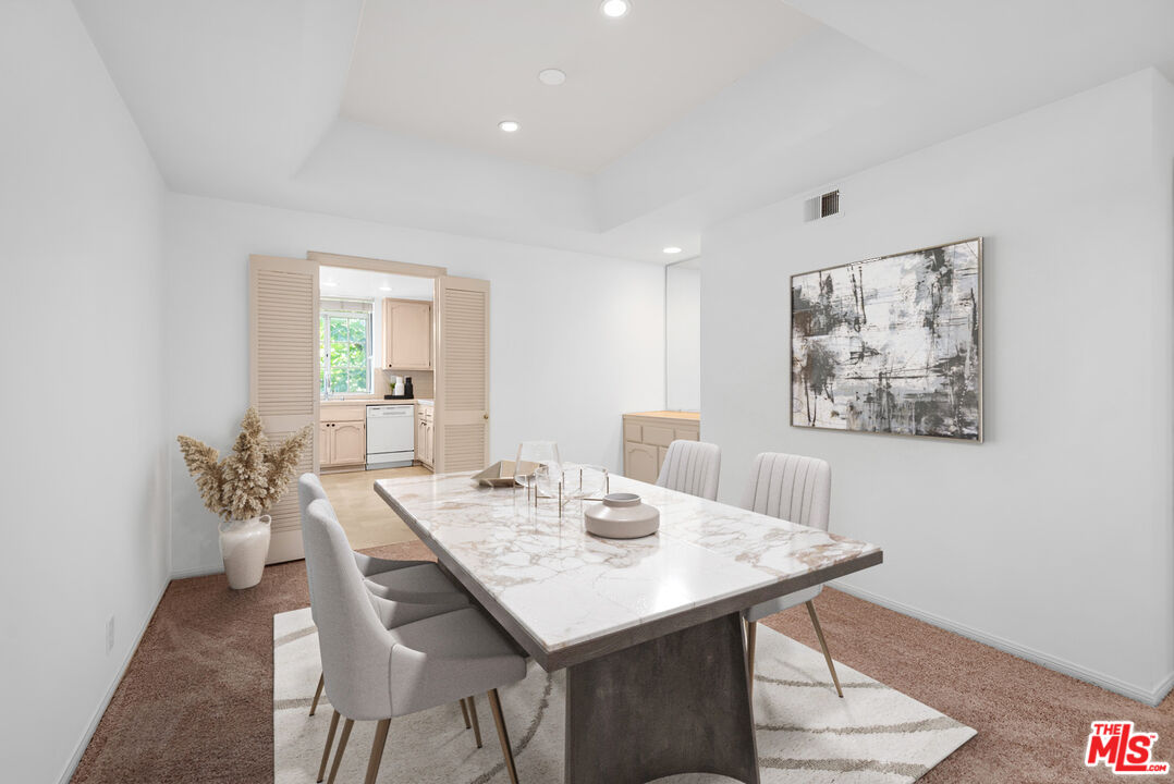 1433 Barry Ave Unit: 204