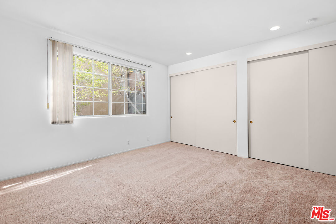 1433 Barry Ave Unit: 204