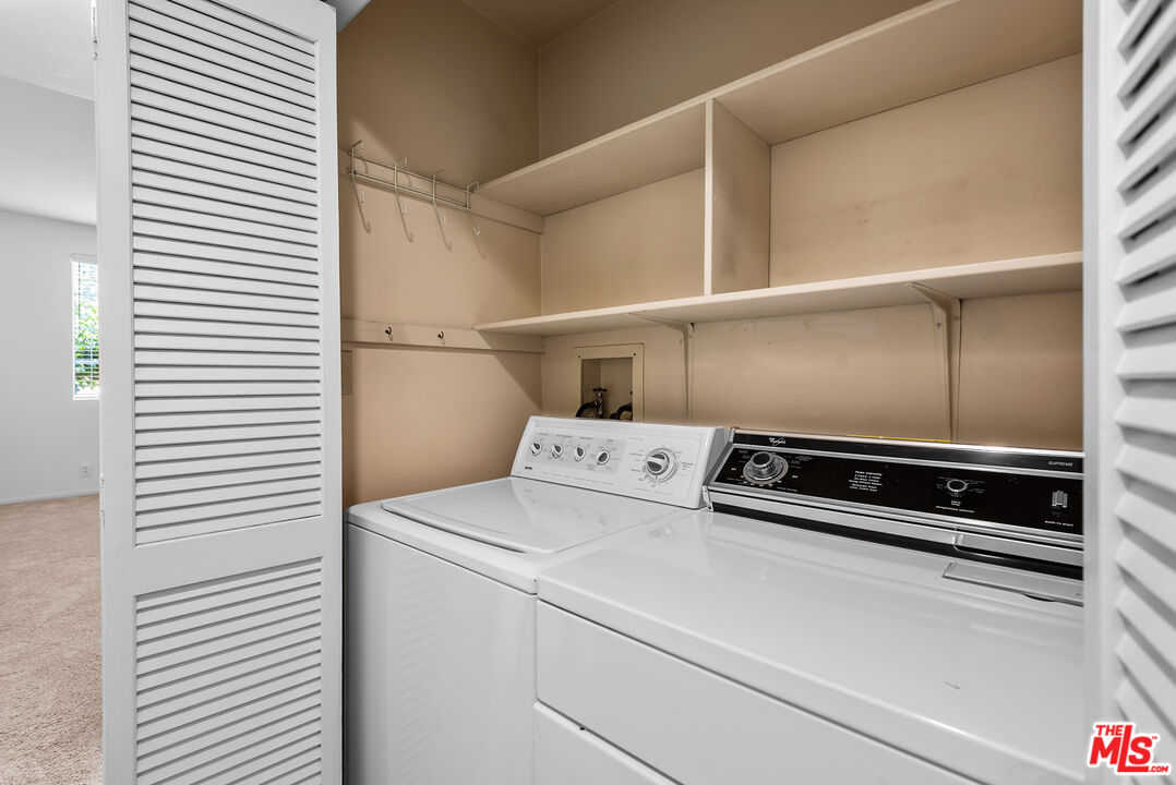 1433 Barry Ave Unit: 204