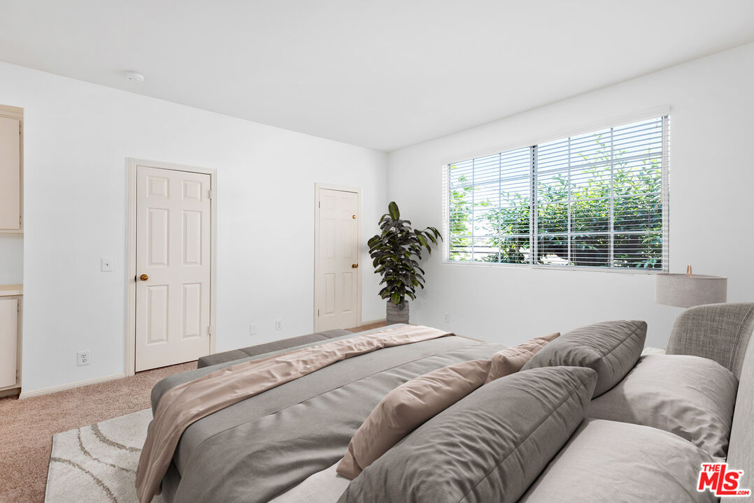 1433 Barry Ave Unit: 204
