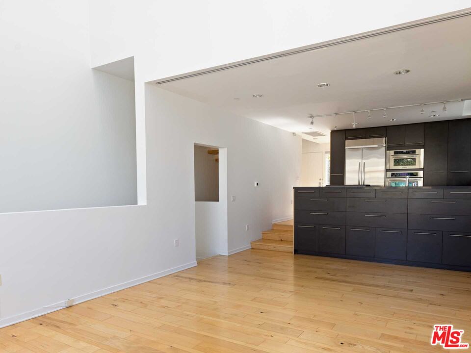 1322 N Detroit St Unit: 11