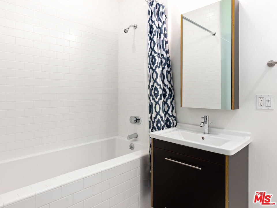 1322 N Detroit St Unit: 11