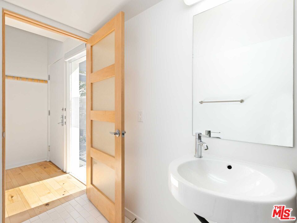 1322 N Detroit St Unit: 11