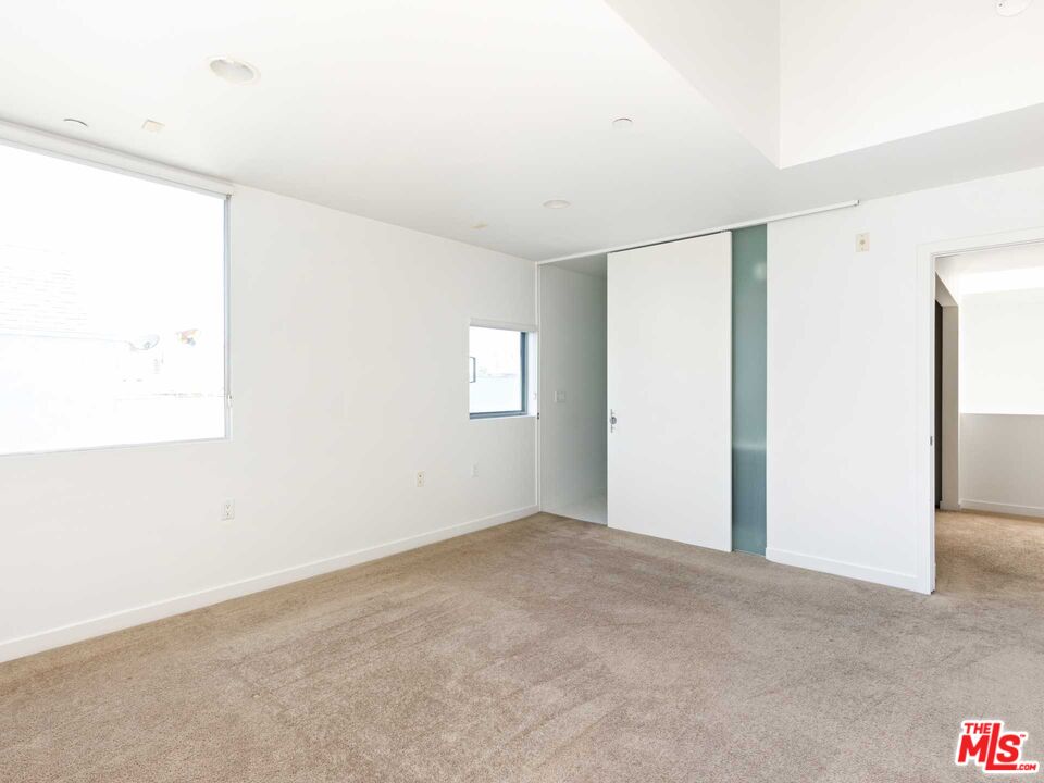 1322 N Detroit St Unit: 11