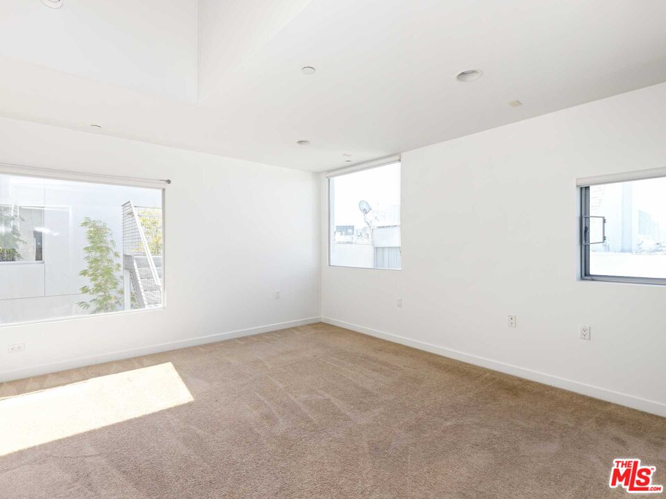1322 N Detroit St Unit: 11