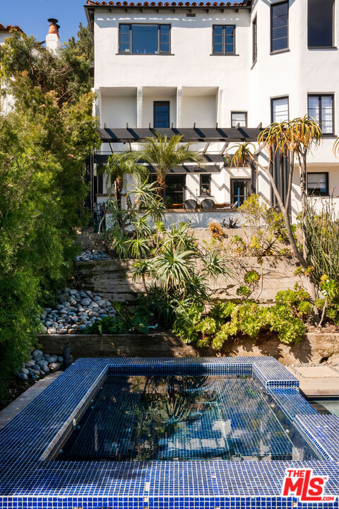 2232 Moreno Dr