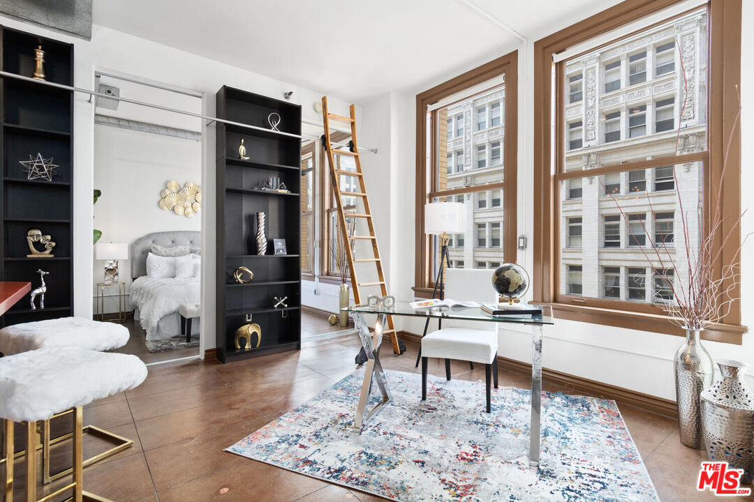 215 W 7th St Unit: 805