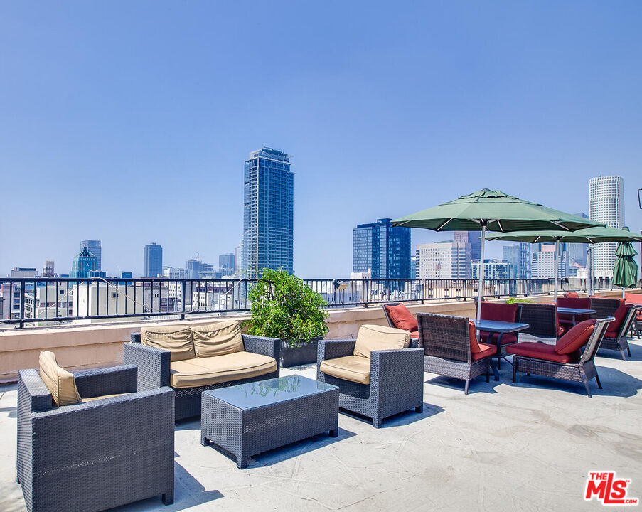 215 W 7th St Unit: 805