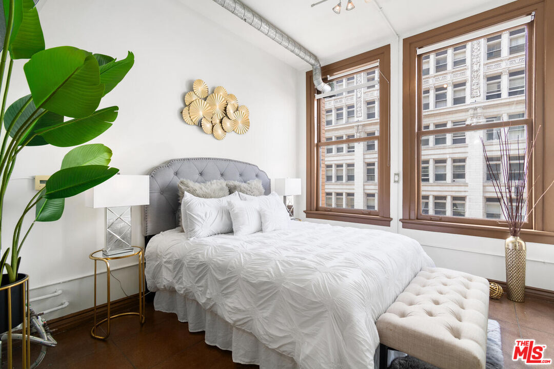 215 W 7th St Unit: 805