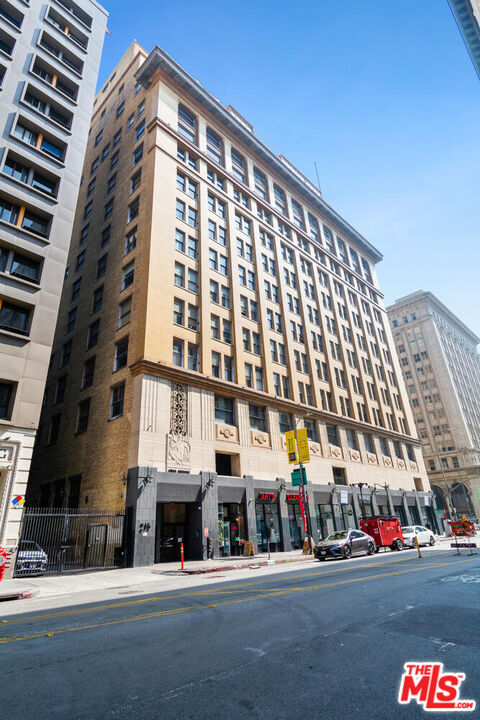 215 W 7th St Unit: 805