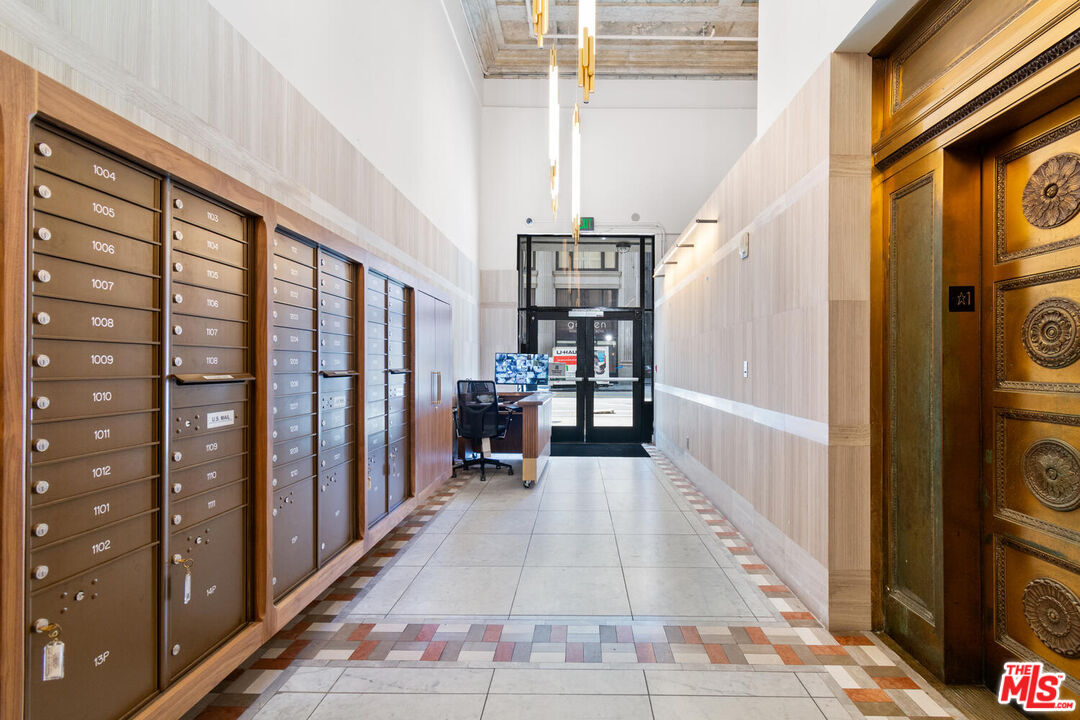 215 W 7th St Unit: 805
