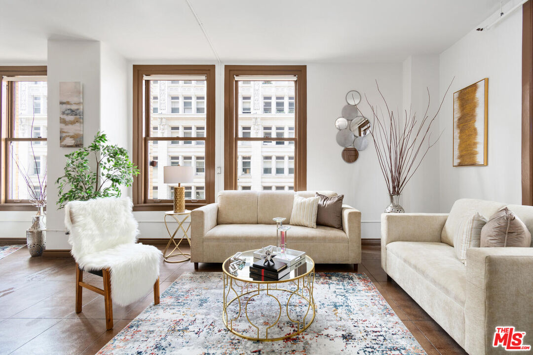 215 W 7th St Unit: 805
