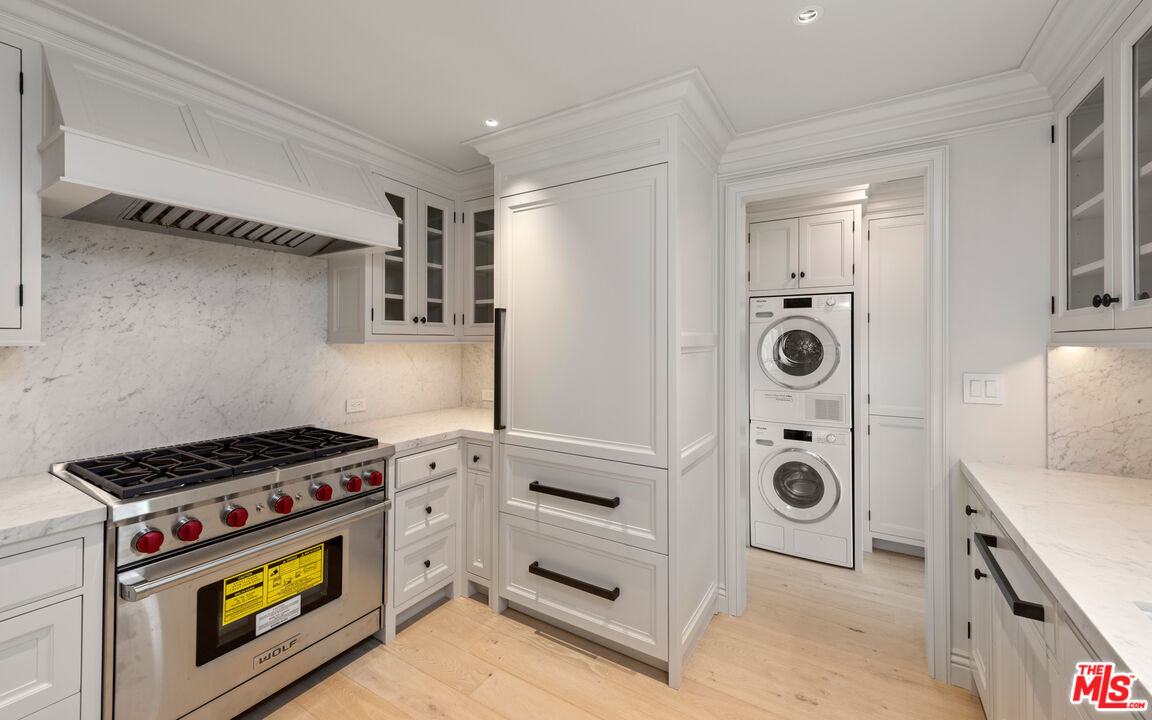 9561 Charleville