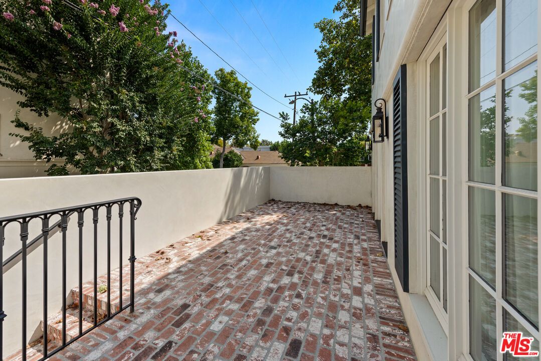 9561 Charleville