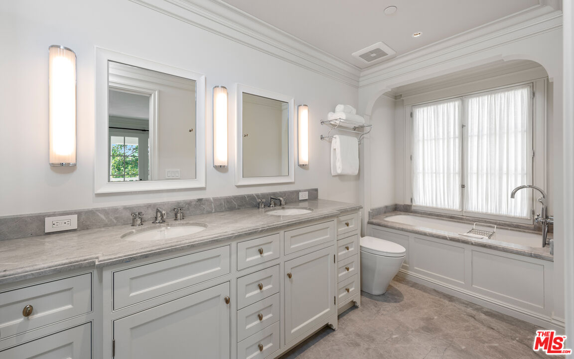 9561 Charleville