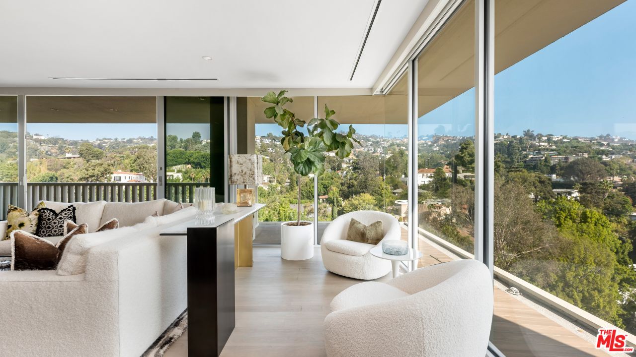 9255 Doheny Rd Unit: 1205