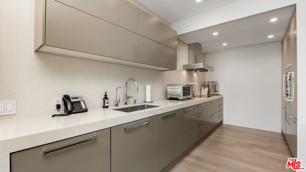 9255 Doheny Rd Unit: 1205