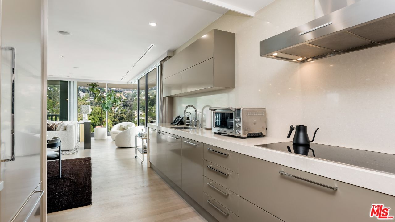 9255 Doheny Rd Unit: 1205