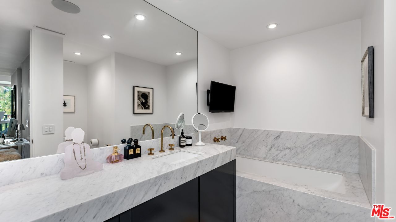 9255 Doheny Rd Unit: 1205