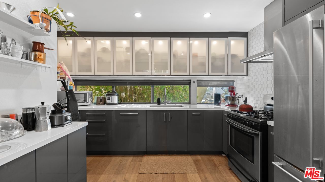 821 Bay St Unit: C3