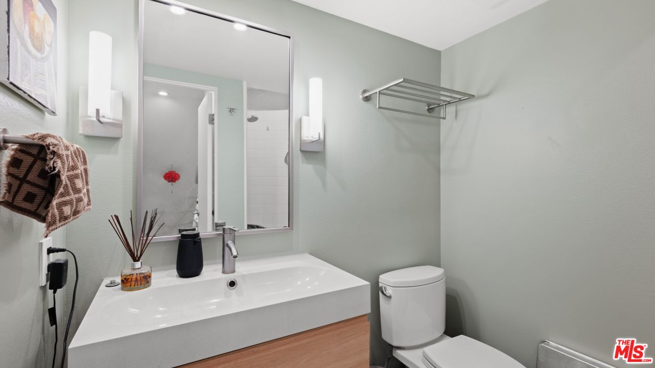 821 Bay St Unit: C3