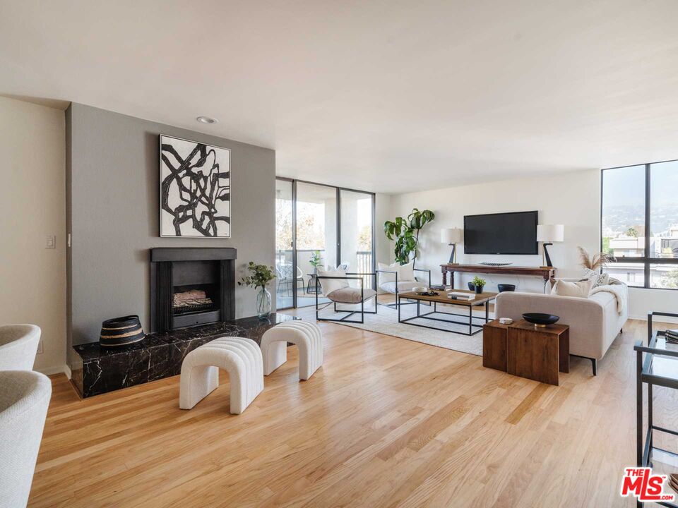 150 N Almont Dr Unit: 401