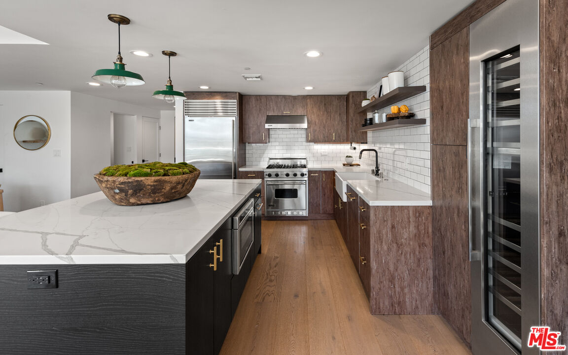 114 Galleon St Unit: 4