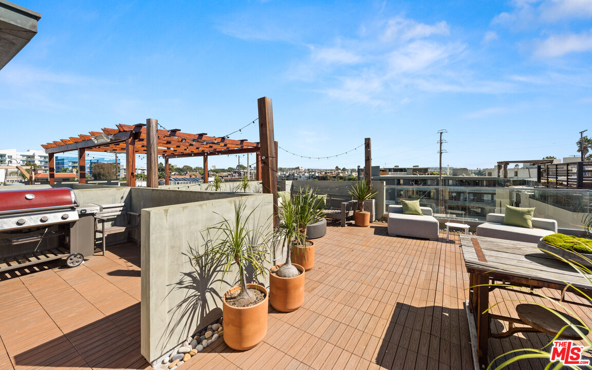 114 Galleon St Unit: 4