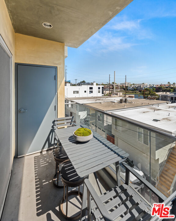 114 Galleon St Unit: 4