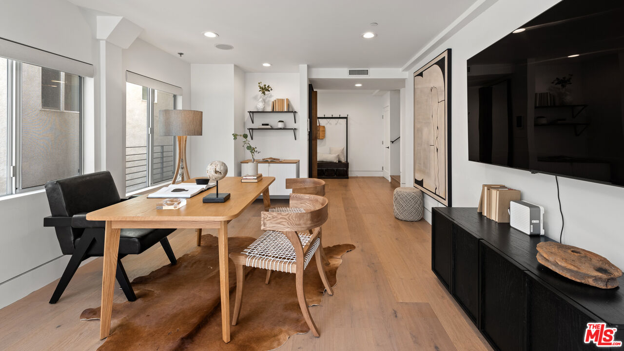 114 Galleon St Unit: 4