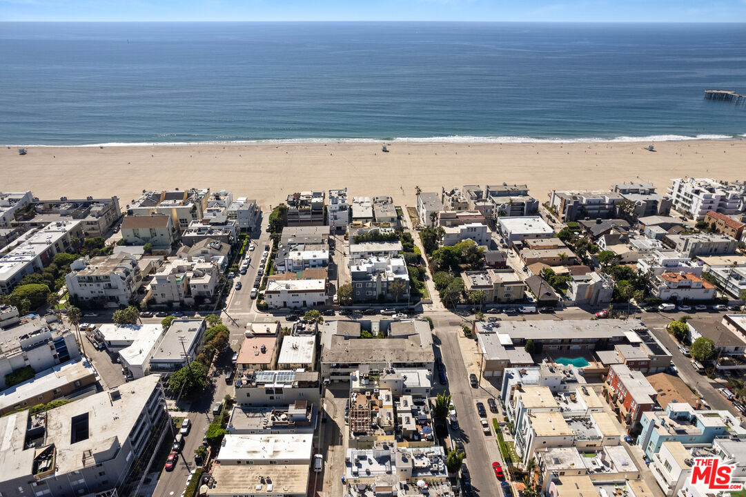 114 Galleon St Unit: 4