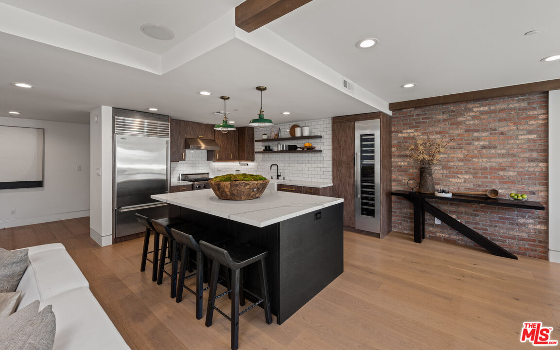 114 Galleon St Unit: 4