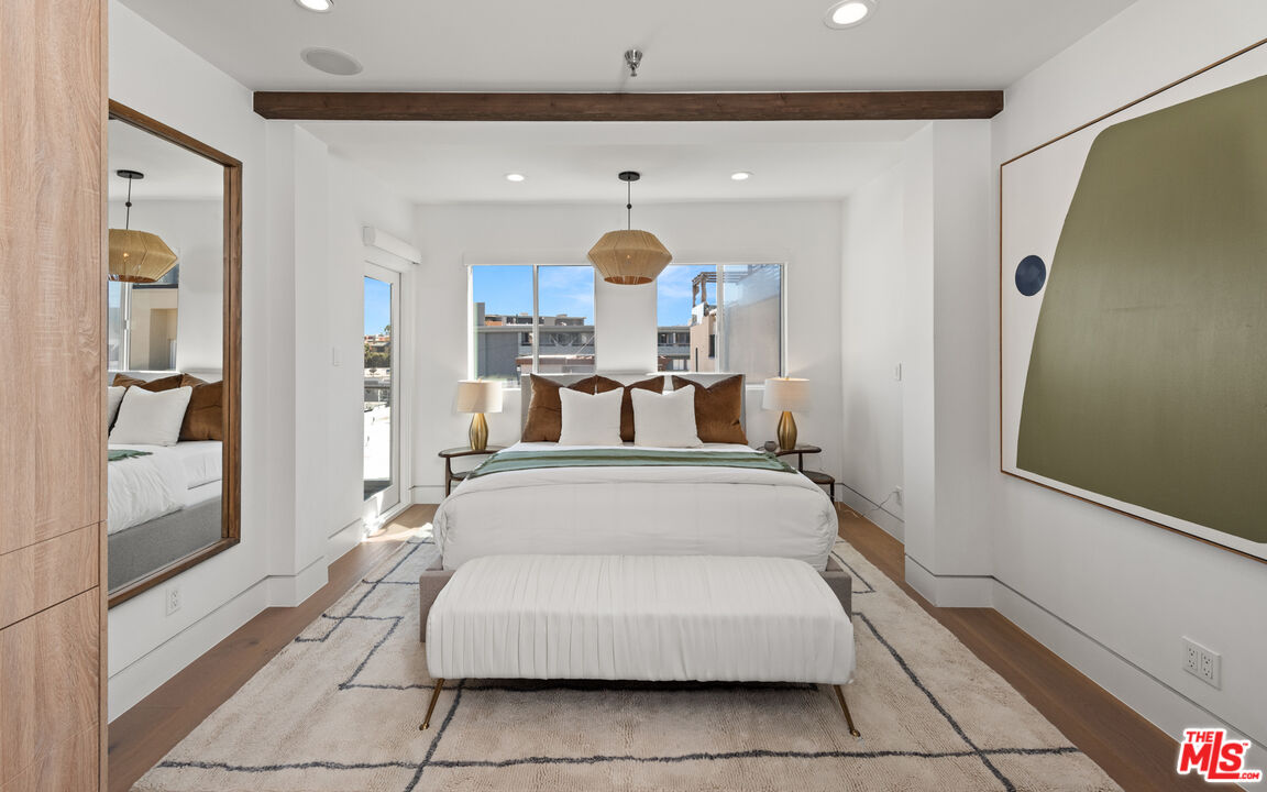 114 Galleon St Unit: 4