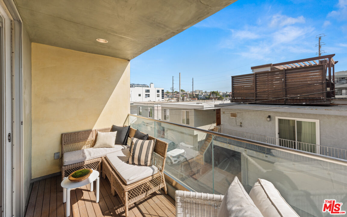 114 Galleon St Unit: 4