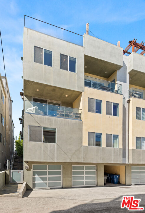 114 Galleon St Unit: 4