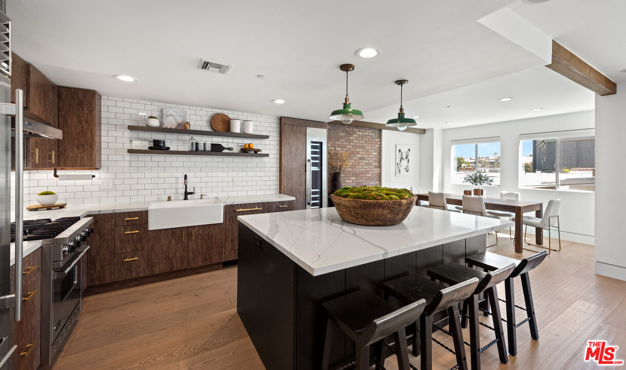 114 Galleon St Unit: 4