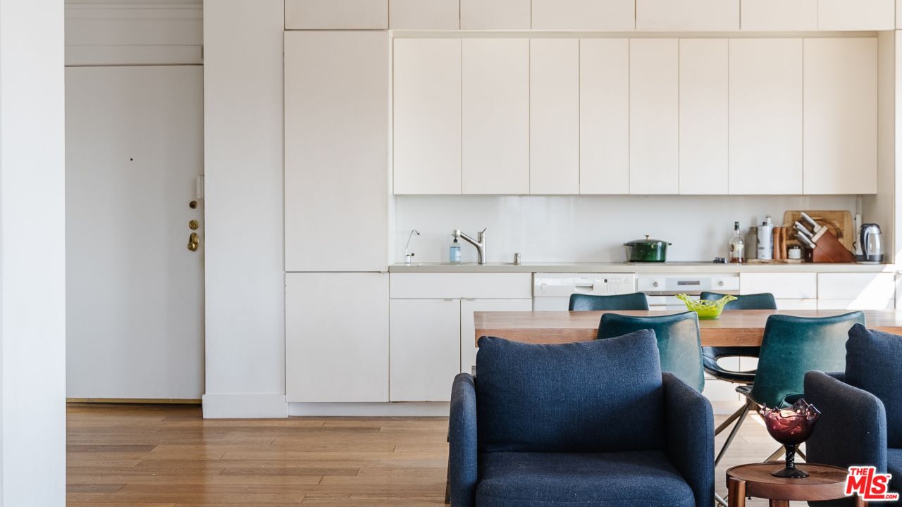 109 N Sycamore Ave Unit: 501