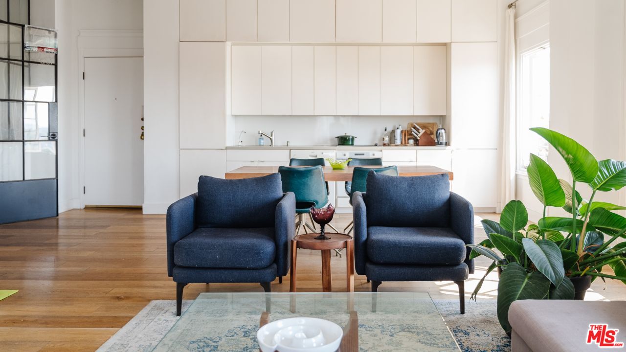 109 N Sycamore Ave Unit: 501