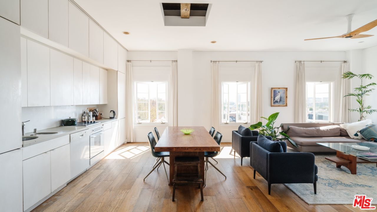 109 N Sycamore Ave Unit: 501