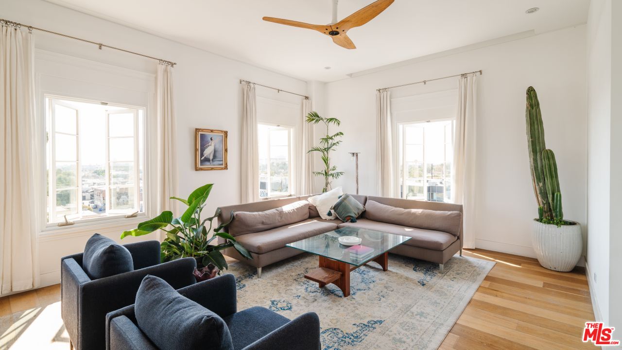 109 N Sycamore Ave Unit: 501
