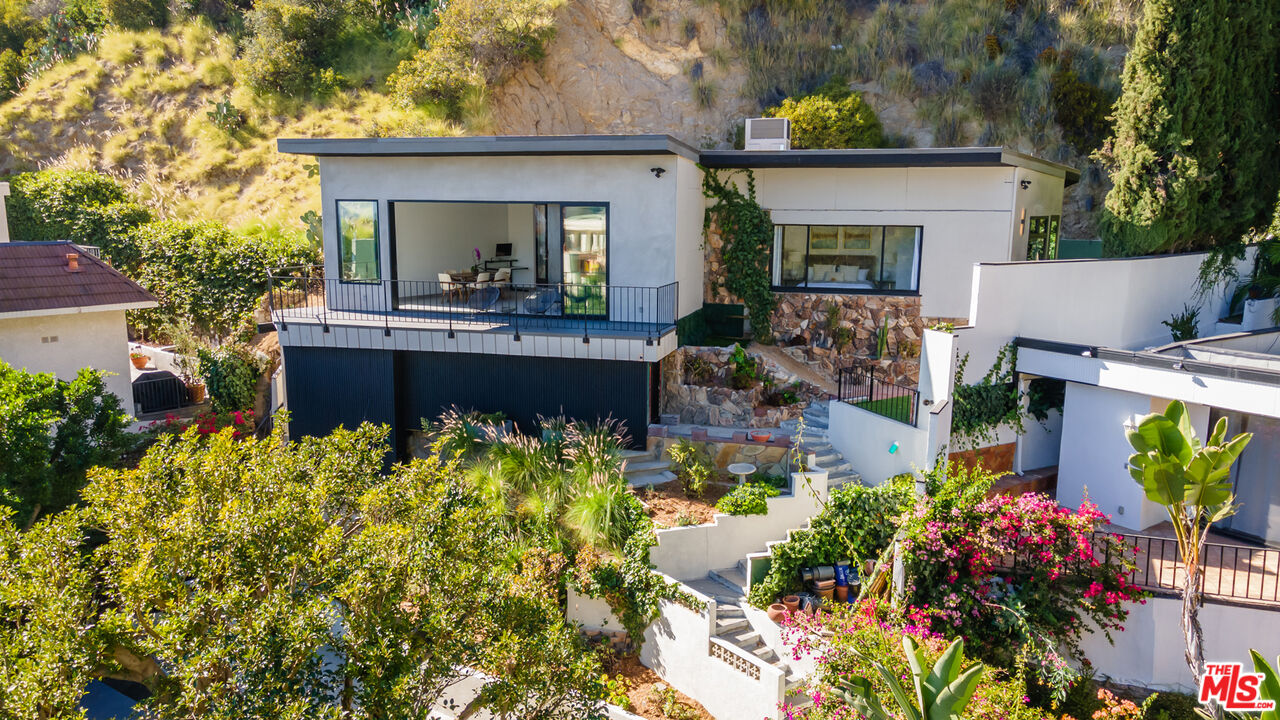 1778 Sunset Plaza Dr