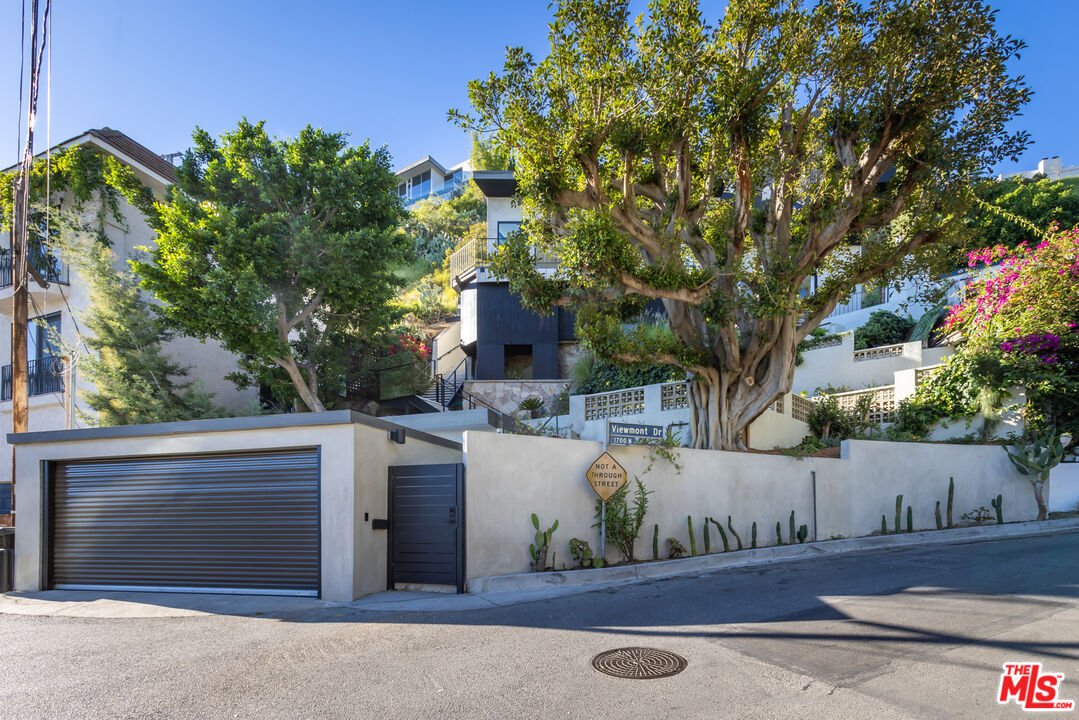 1778 Sunset Plaza Dr