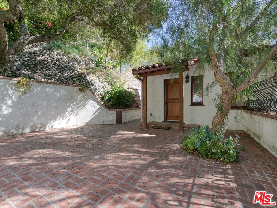 10423 Quito Ln