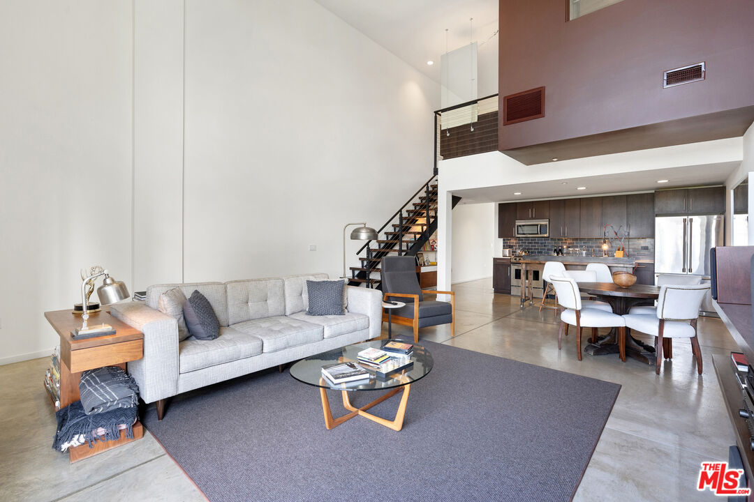 4111 W Sunset Blvd Unit: 546