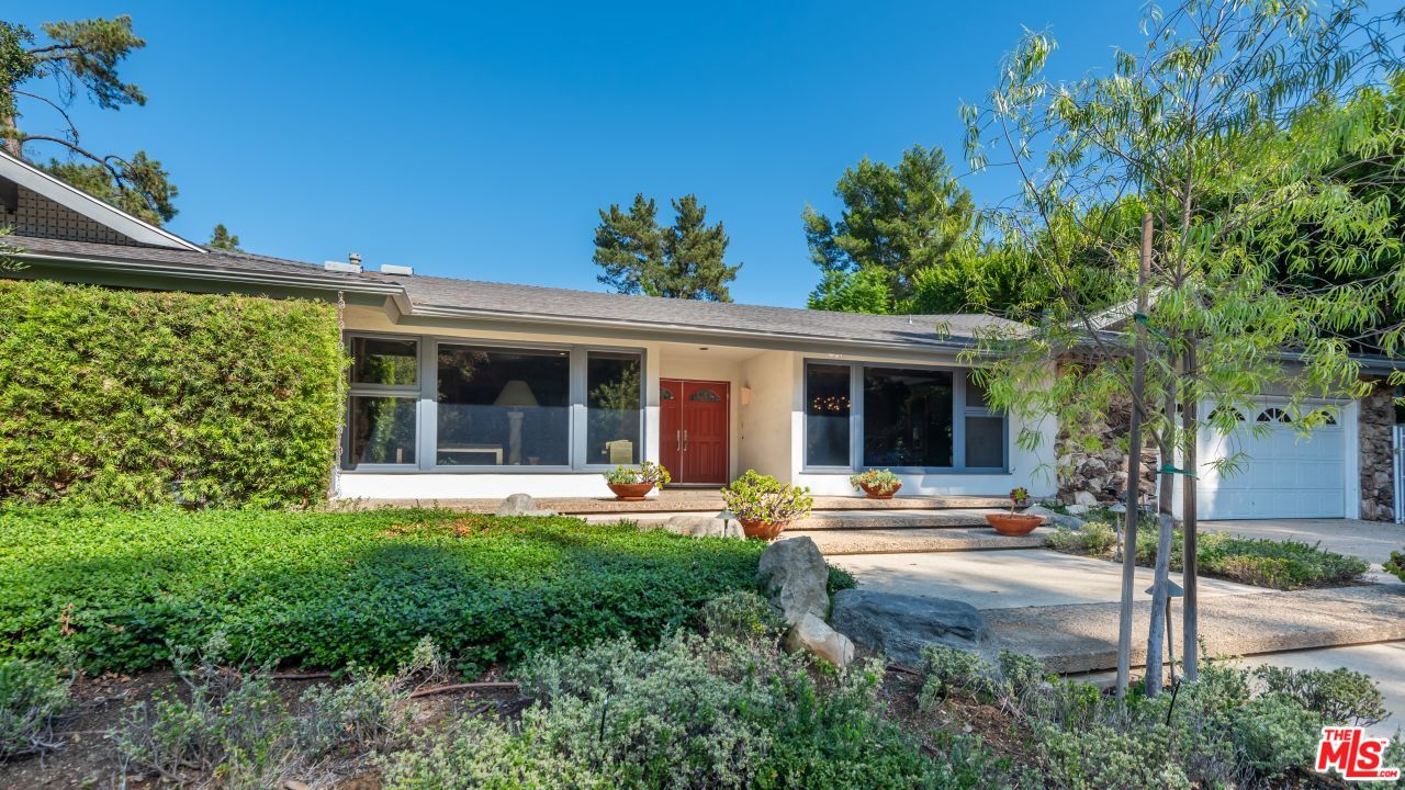 16065 Jeanne Ln