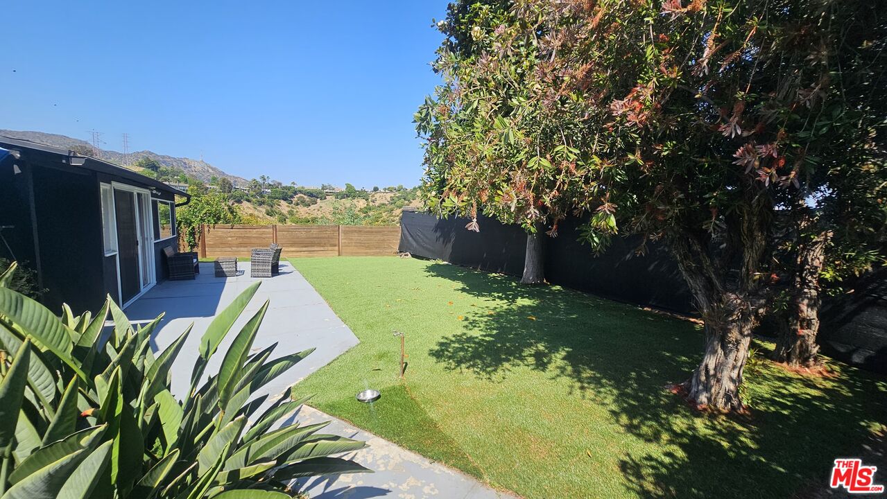 6744 Mulholland Dr