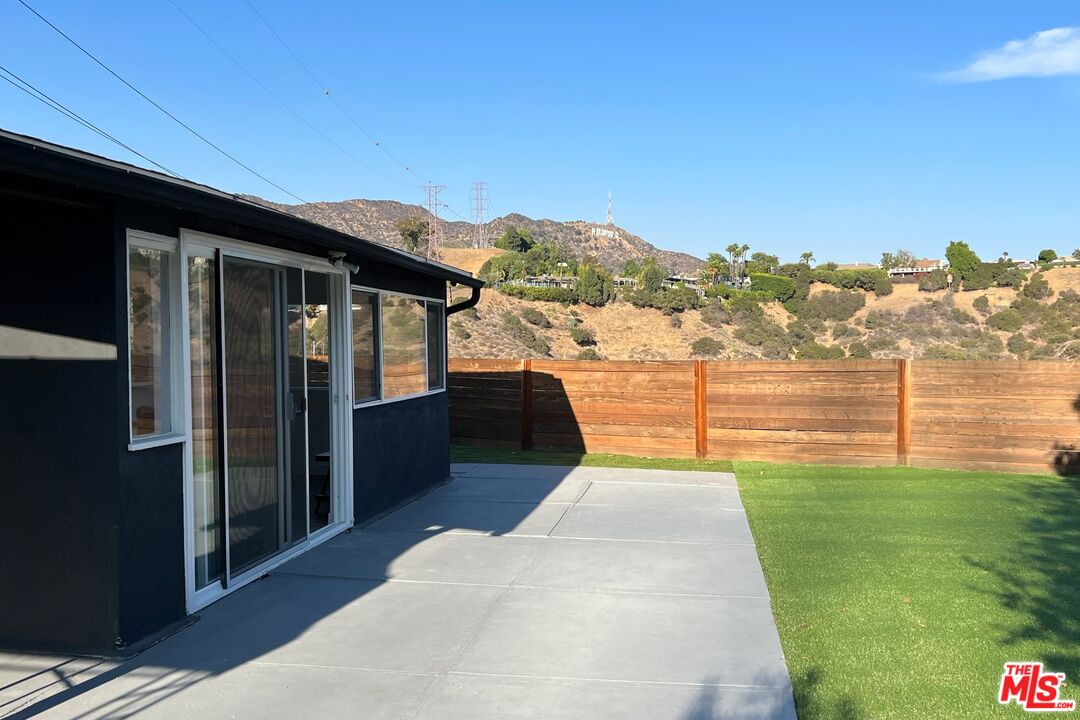 6744 Mulholland Dr