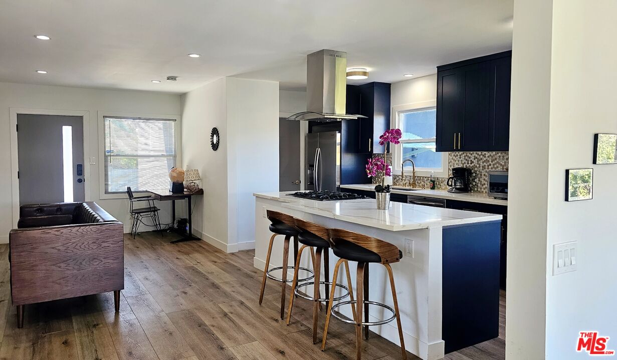 6744 Mulholland Dr