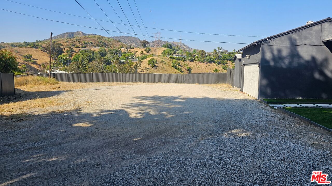 6744 Mulholland Dr